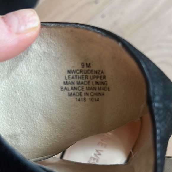 Nine West size 9 leather black wedges - Picture 5 of 5